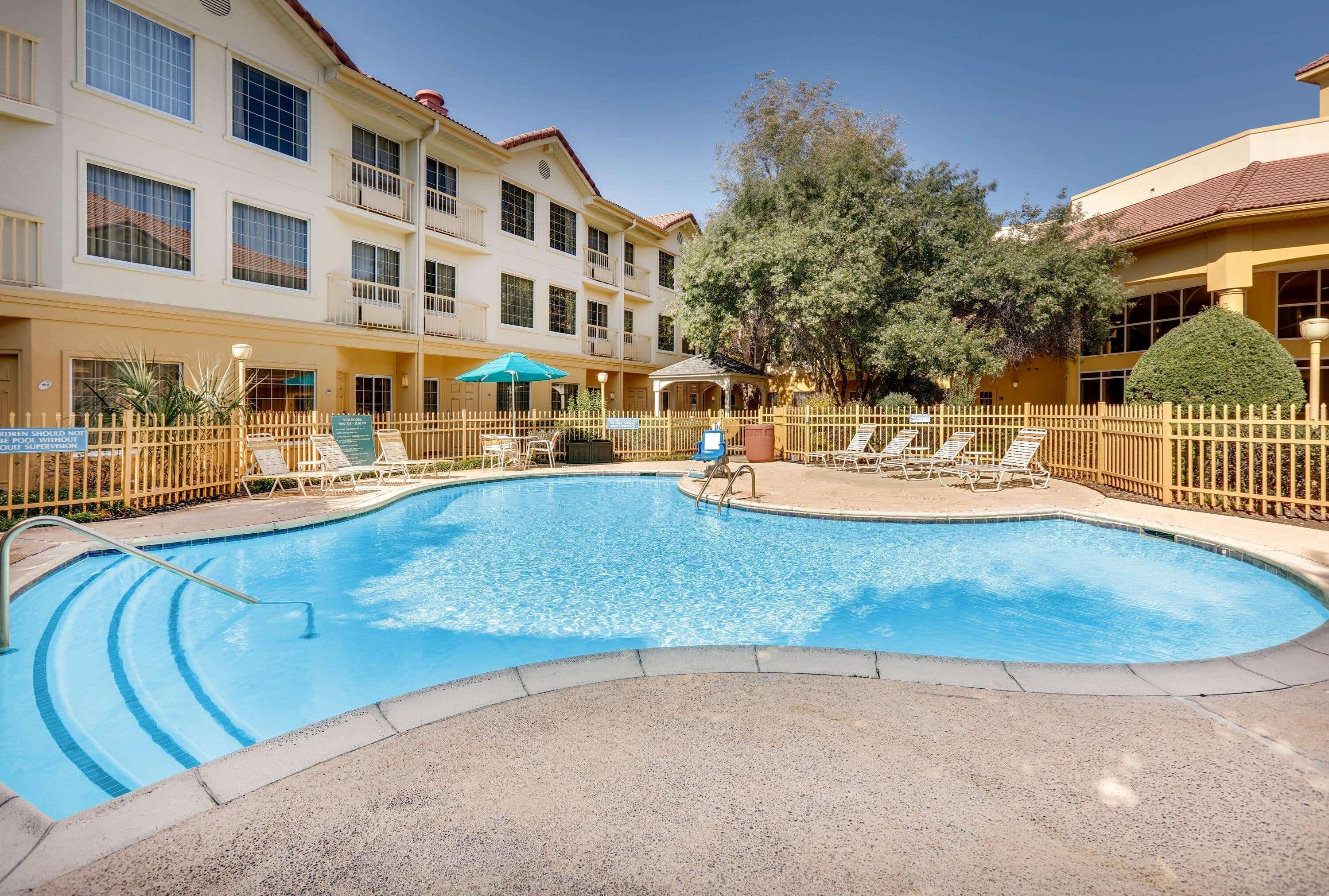 La Quinta By Wyndham Dallas - Addison Galleria Exterior foto