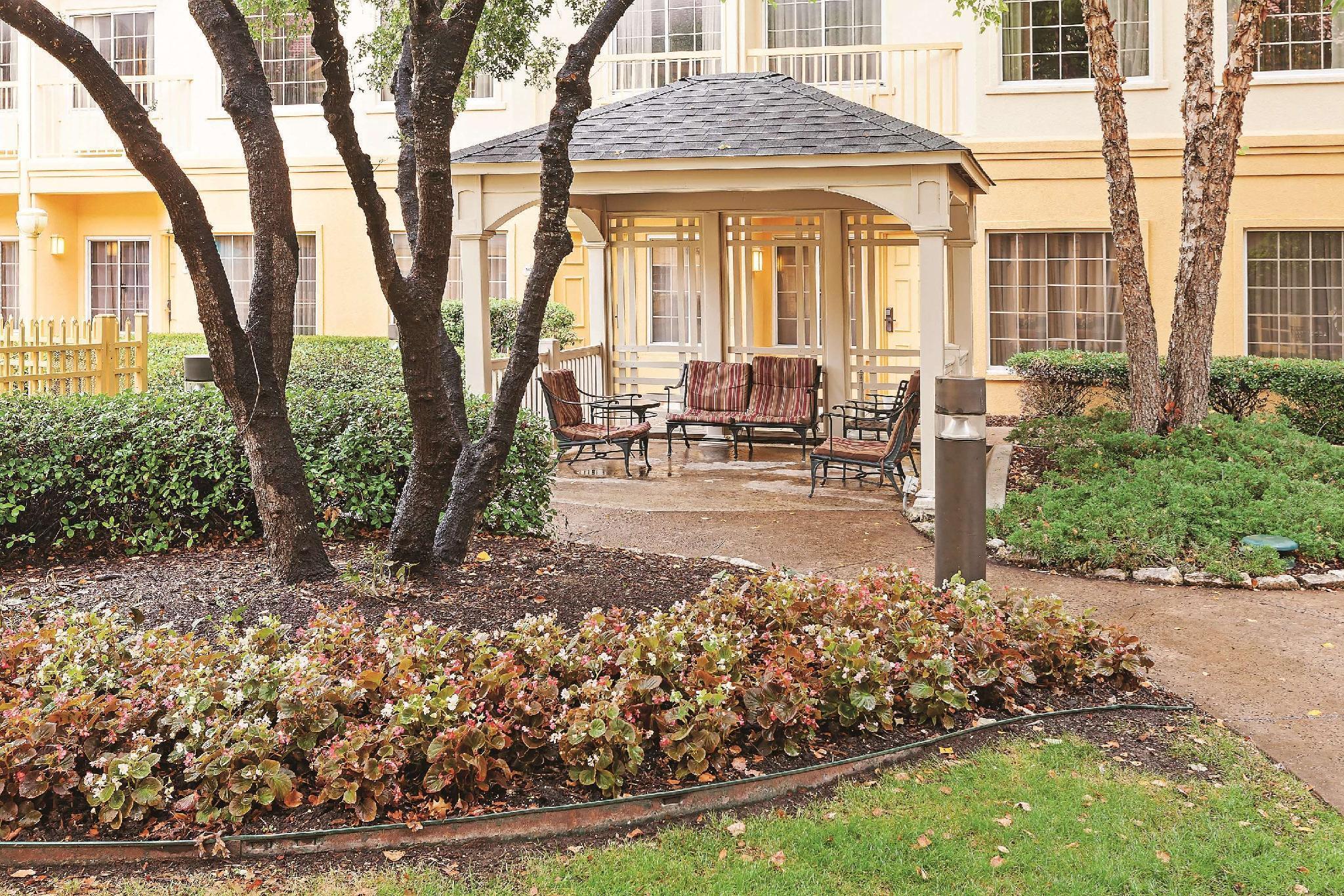 La Quinta By Wyndham Dallas - Addison Galleria Exterior foto