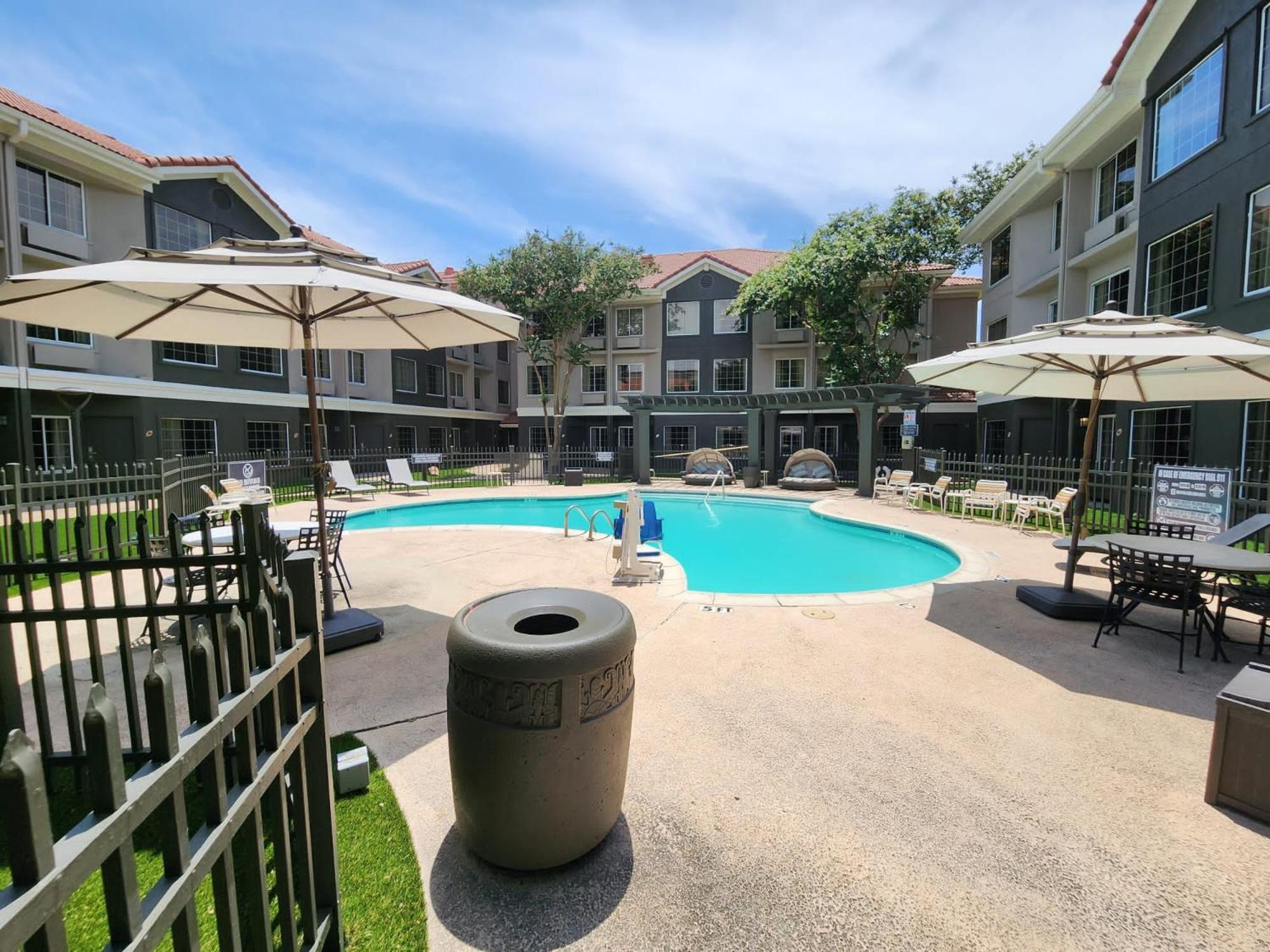 La Quinta By Wyndham Dallas - Addison Galleria Exterior foto