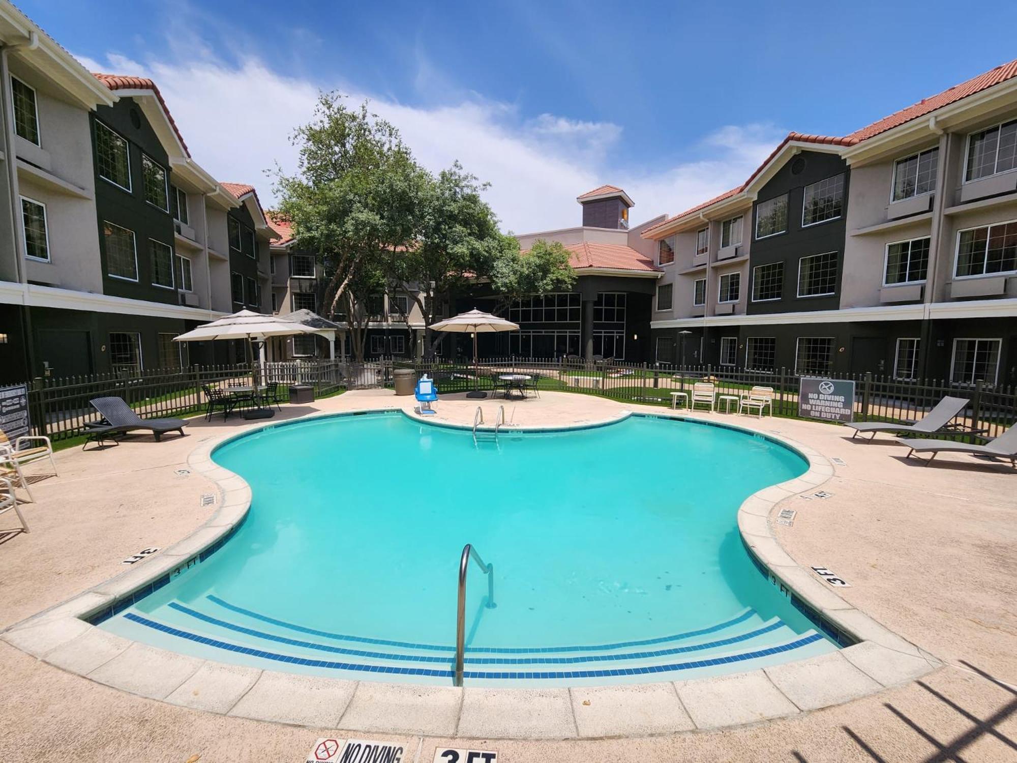 La Quinta By Wyndham Dallas - Addison Galleria Exterior foto